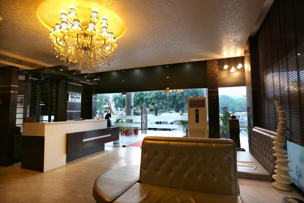 Chandīgarh Hotel Oyster מראה חיצוני תמונה