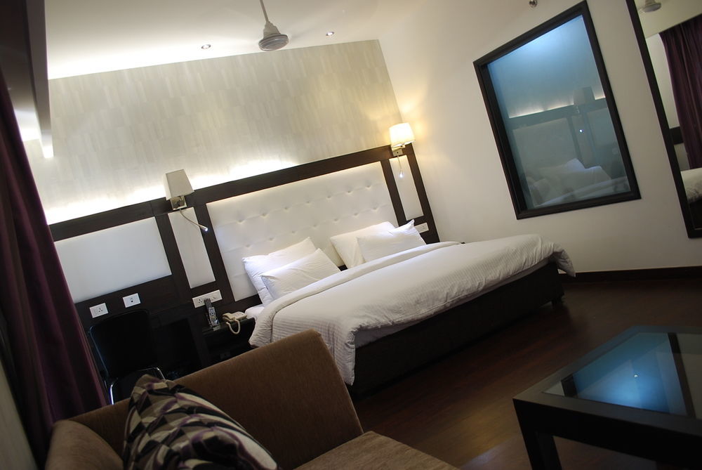 Chandīgarh Hotel Oyster מראה חיצוני תמונה