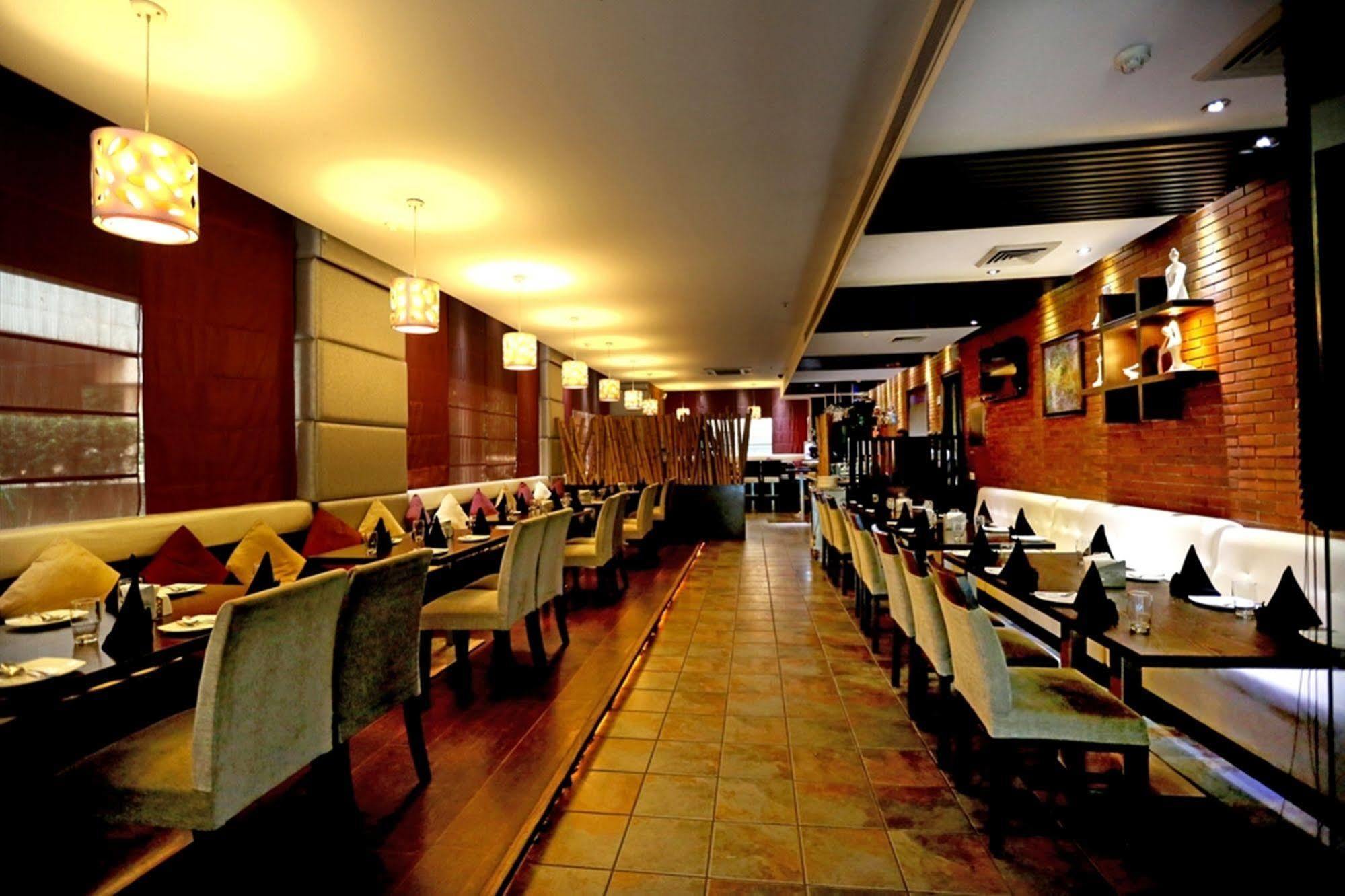 Chandīgarh Hotel Oyster מראה חיצוני תמונה