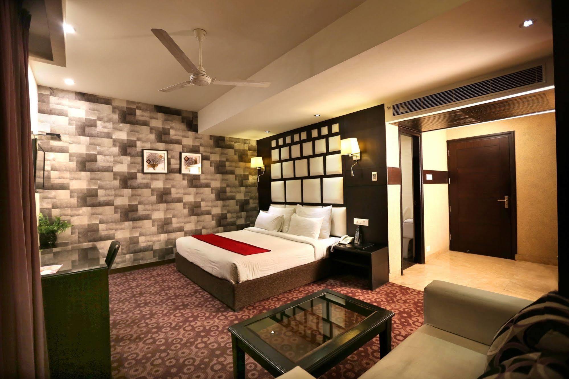 Chandīgarh Hotel Oyster מראה חיצוני תמונה