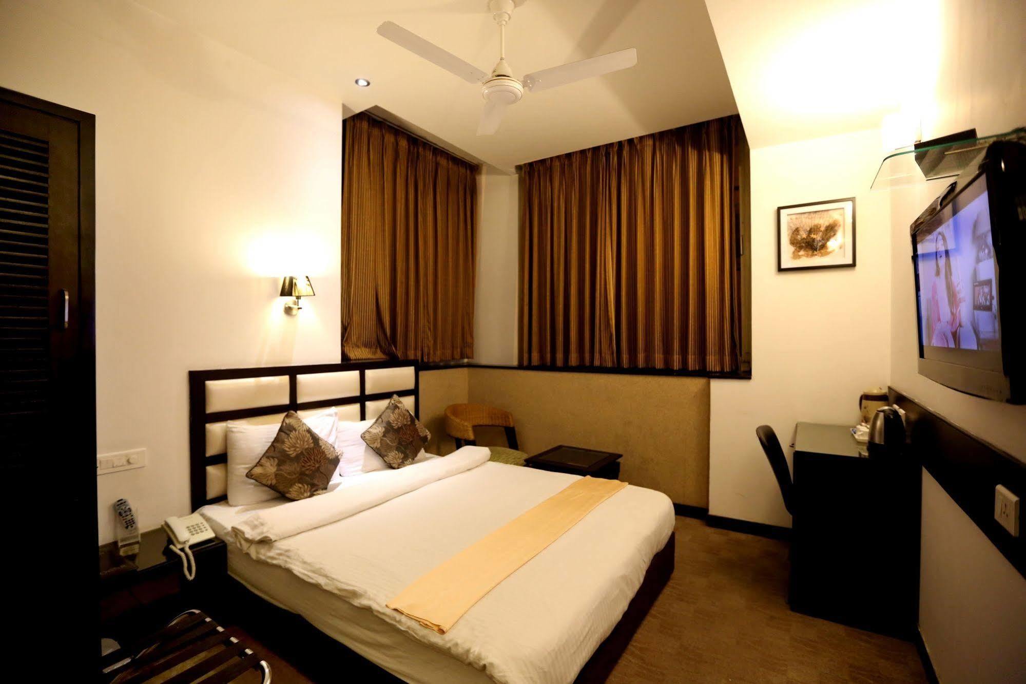 Chandīgarh Hotel Oyster מראה חיצוני תמונה