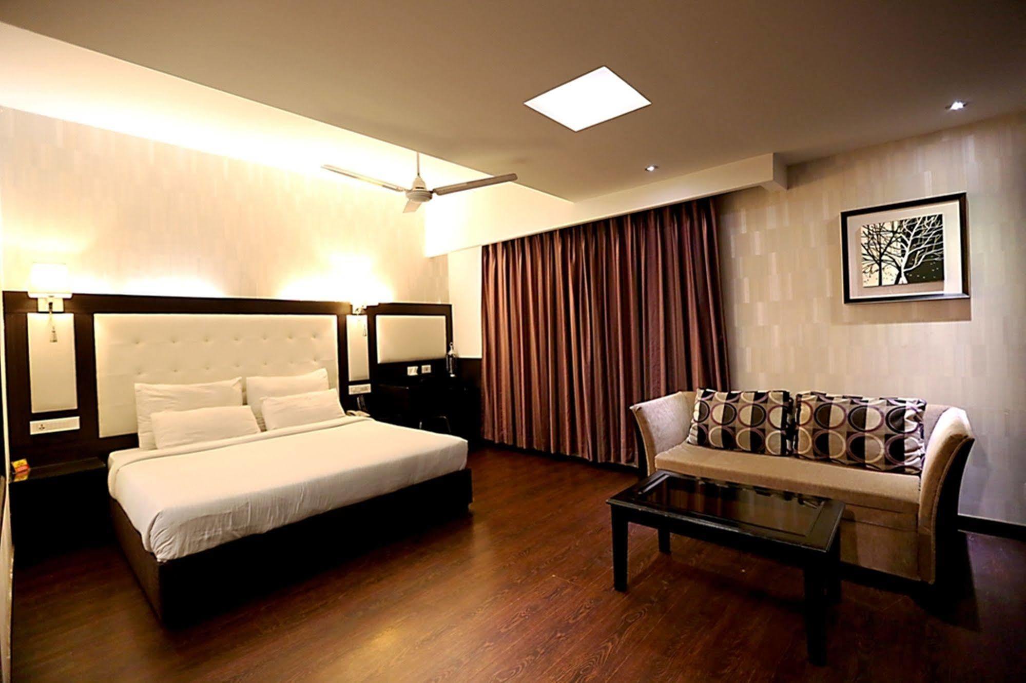 Chandīgarh Hotel Oyster מראה חיצוני תמונה