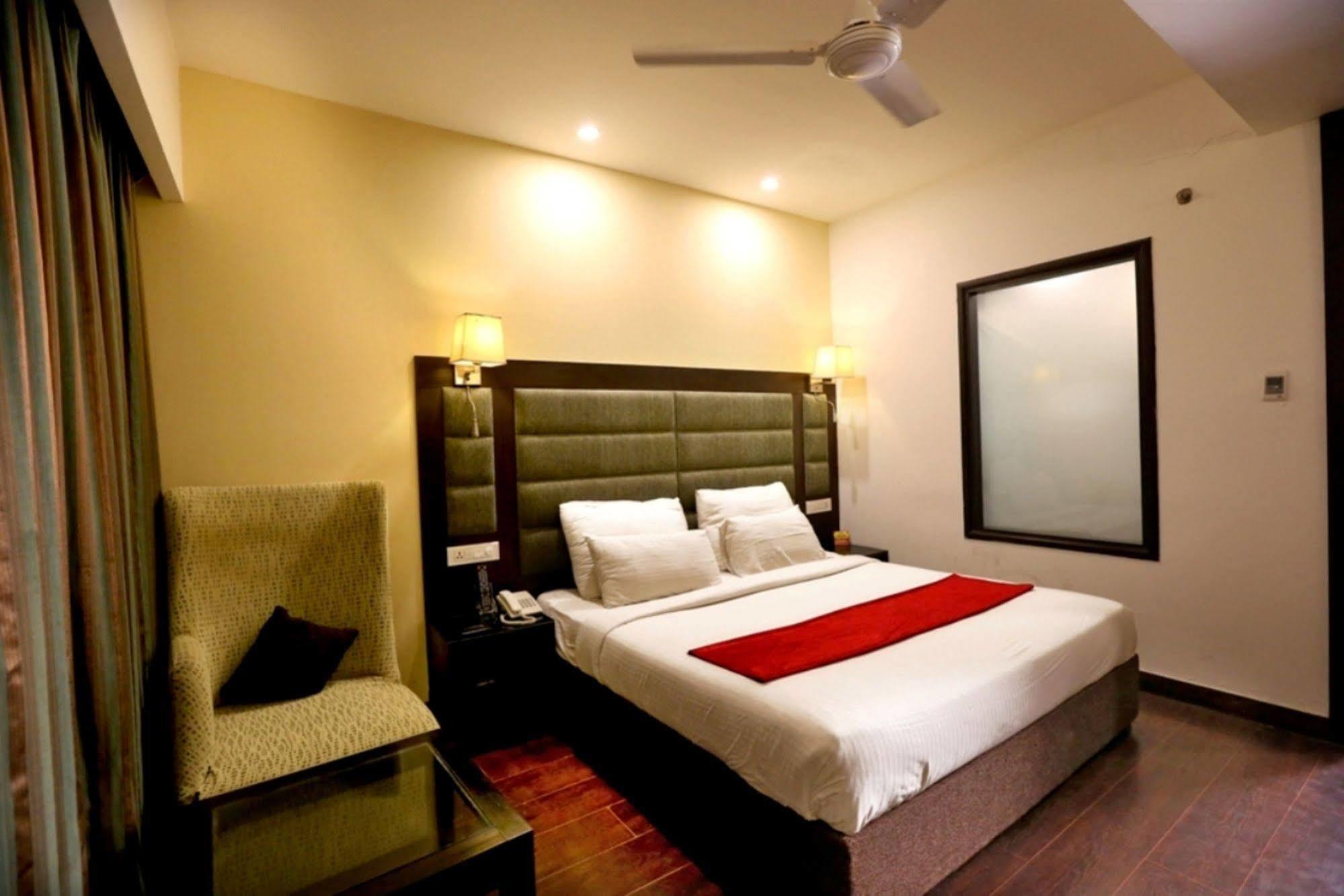 Chandīgarh Hotel Oyster מראה חיצוני תמונה