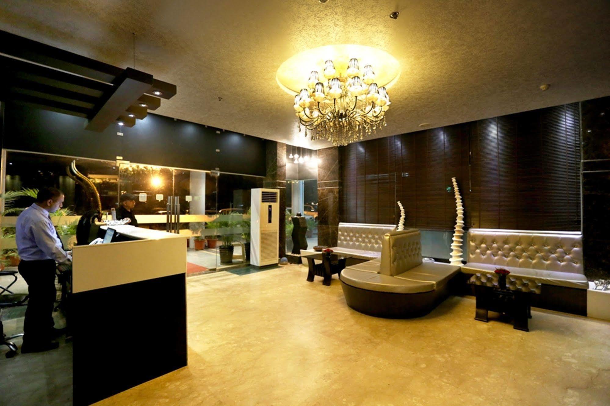 Chandīgarh Hotel Oyster מראה חיצוני תמונה
