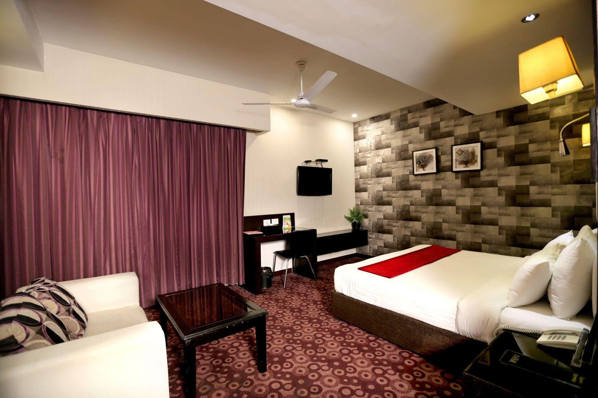 Chandīgarh Hotel Oyster מראה חיצוני תמונה
