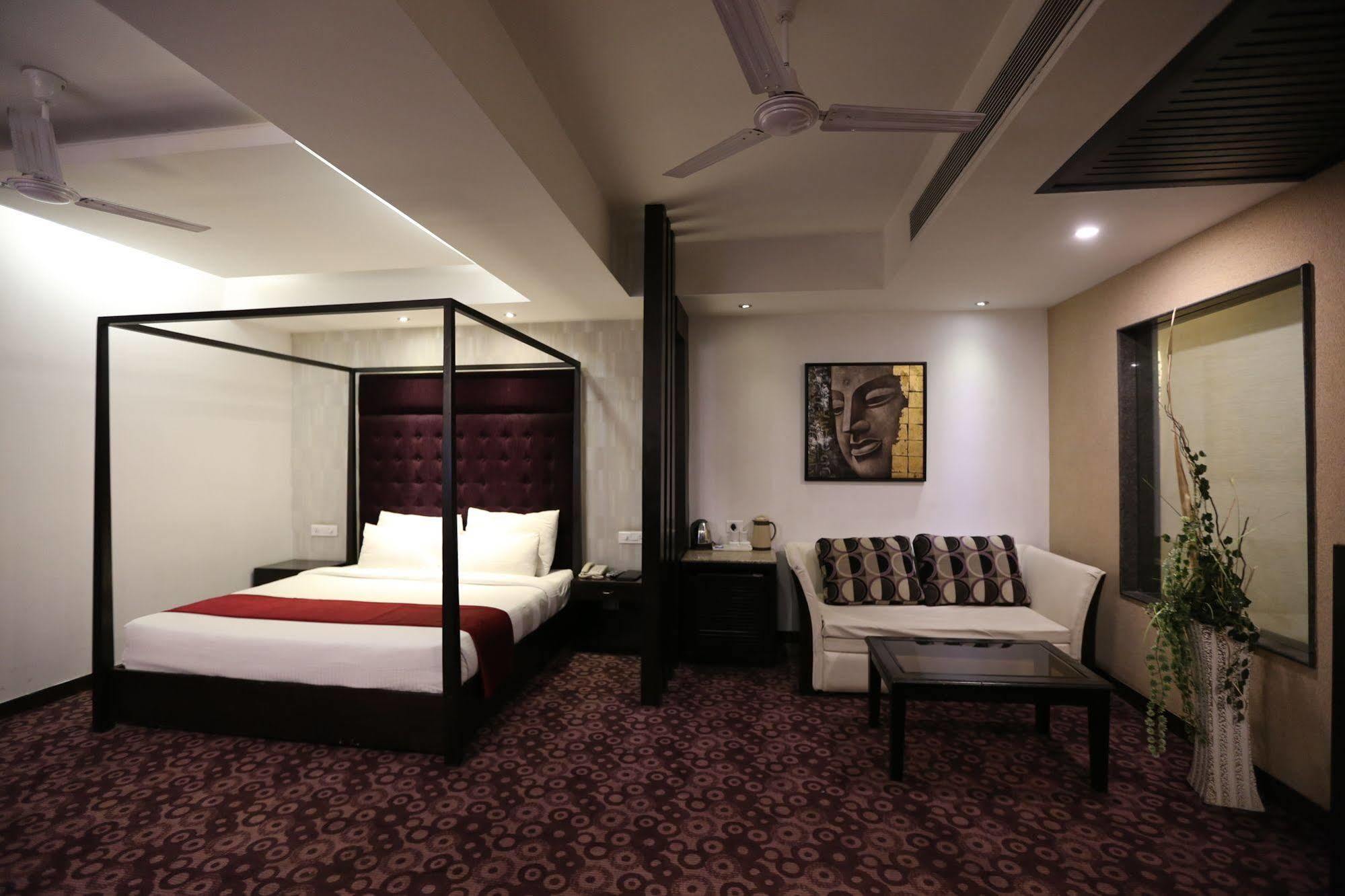 Chandīgarh Hotel Oyster מראה חיצוני תמונה