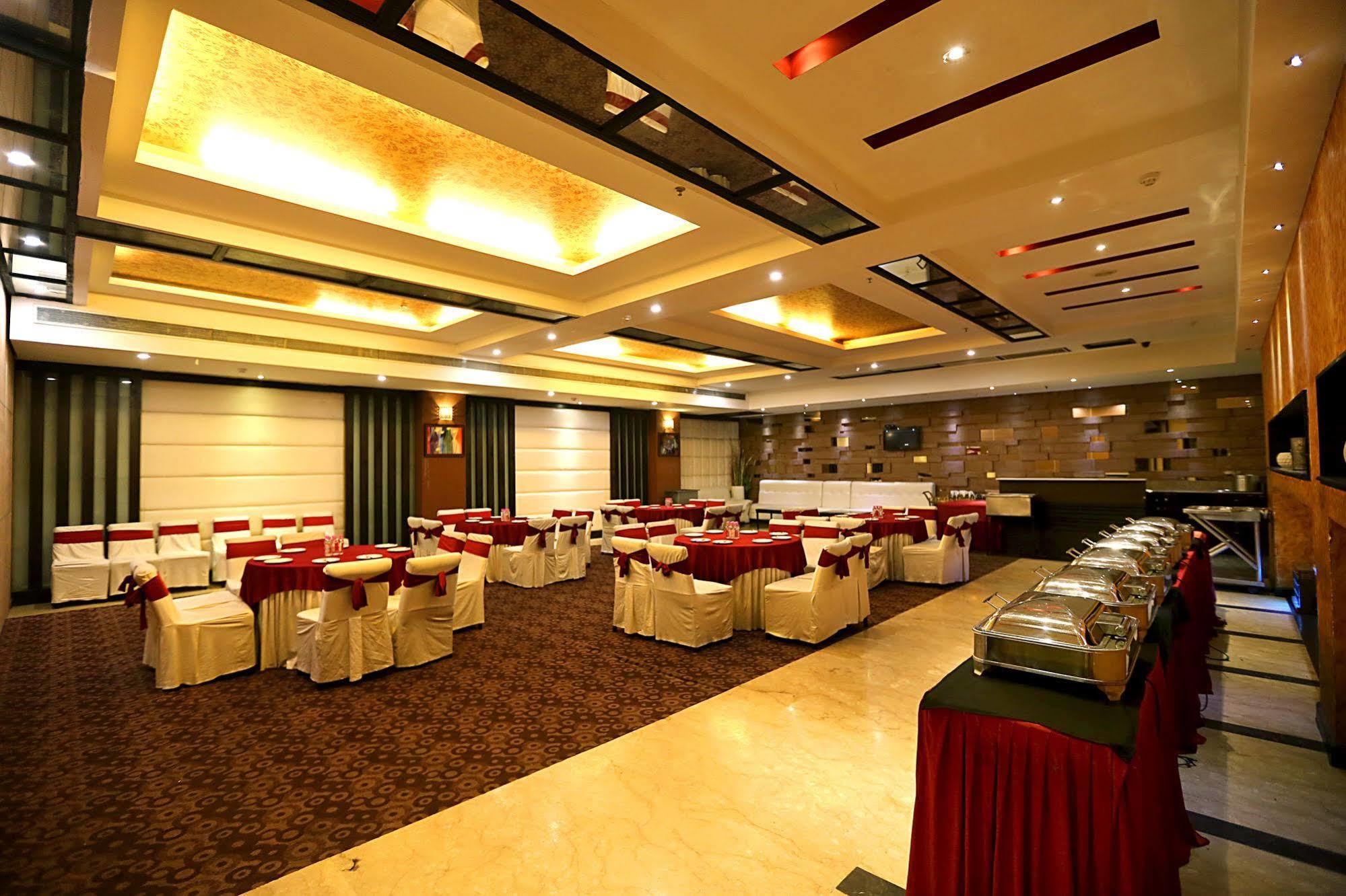 Chandīgarh Hotel Oyster מראה חיצוני תמונה