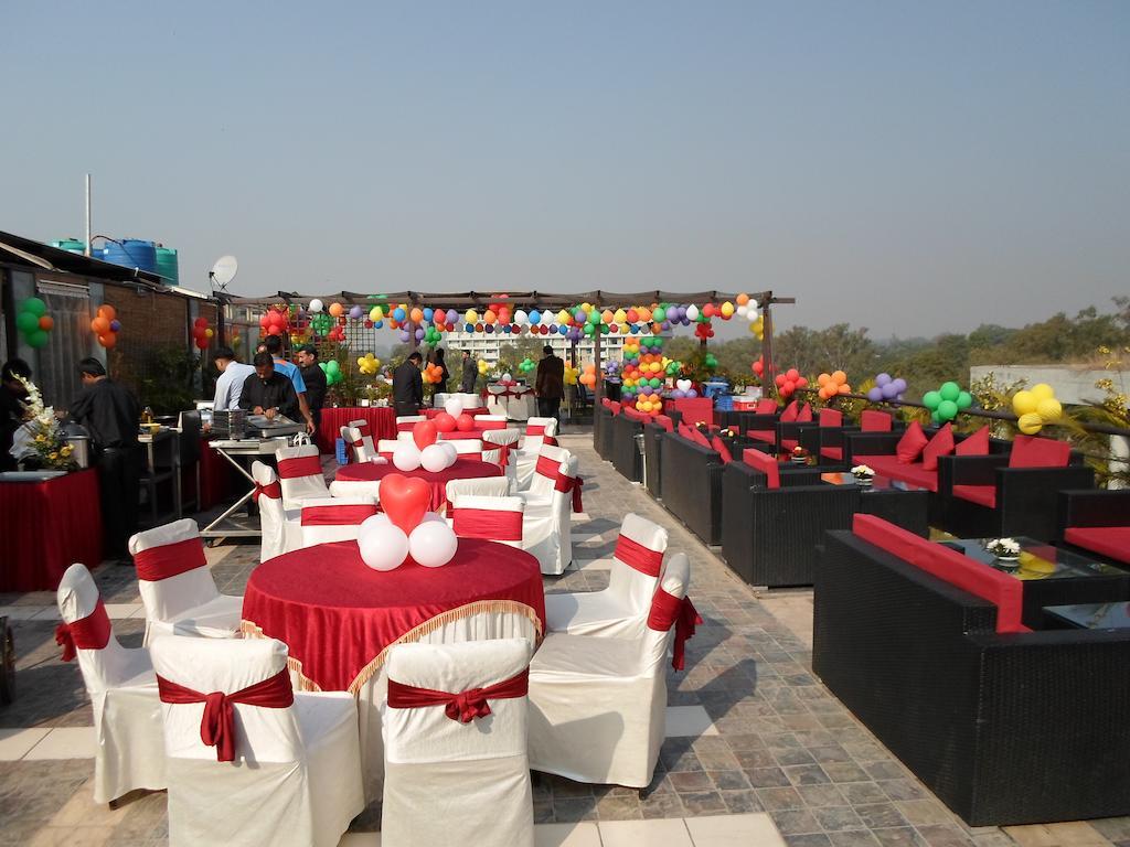Chandīgarh Hotel Oyster מראה חיצוני תמונה